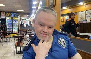 Down sendromlu ’komiser’ mahallede ilgi odağı