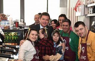 Downsendromlu bireyler bir günlüğüne kafe işletti