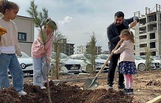 Dünya Kadınlar Günü’nde fidanlar toprakla buluştu