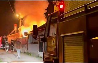 Düzce’de ev yangını: Aleveler geceyi aydınlattı