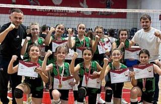 Düzce’de kız voleybol Çanakkale yolunda