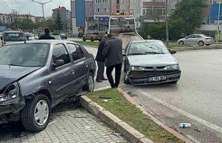 Edirne’de otomobiller çarpıştı: 3 yaralı