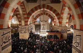 Edirne’de Ramazan Bayramı’nda vatandaşlar camilere...