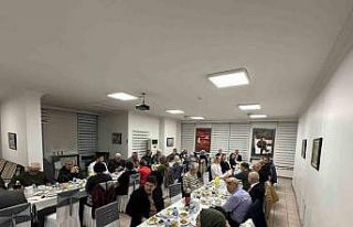 Emekli emniyet teşkilatı iftar programında bir...