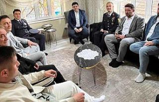 Emet Kaymakamı Seyman’dan şehit ailesine bayram...