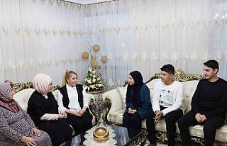 Emine Erdoğan, Vehibe Sayın’ın iftar sofrasına...