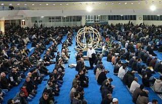 Erzincan’da vatandaşlar Kadir Gecesi’nde camileri...