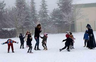Erzincan’ın Refahiye ilçesinde eğitime kar tatili
