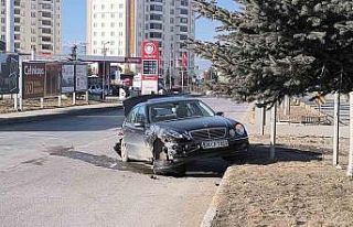 Erzurum’da iki araç kafa kafaya çarpıştı