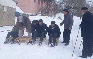 Erzurum’da yaşlıların kızak keyfi