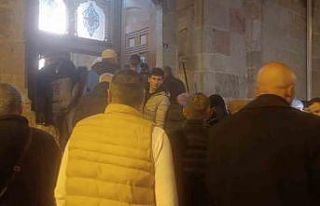 Erzurumlular Kadir Gecesi’nde tarihi camilere akın...