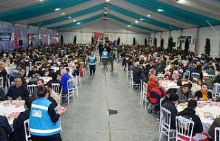 Esenyurt Belediyesi, binlerce vatandaşı iftar sofralarında...