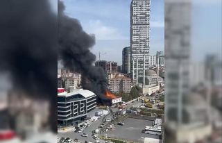 Esenyurt’ta kültür evinden alevler yükseldi