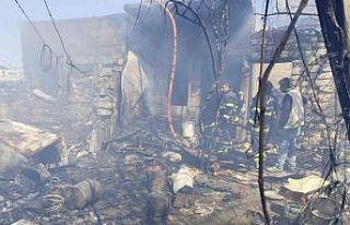 Ev yangınında köpek ve tavuklar yanarak telef oldu