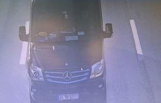 Eyüpsultan’da yol kenarındaki sürücüye çarparak...