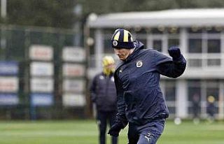 Fenerbahçe, çalışmalarına devam etti