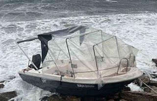 Fırtına Erdek’te limanda bağlı tekneyi Biga’ya...