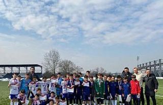 Futbolda şampiyon Bilgi Ortaokulu oldu