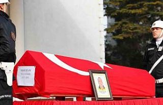 Görevi esnasında kalp krizi geçiren polis memuru...