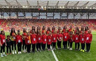 Göztepe Kadın Voleybol Takımı, yeşil sahada şampiyonluğu...