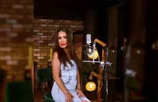 Gözünü yükseklere dikti