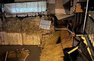 Güngören’de 6 katlı binanın bitişiğindeki...