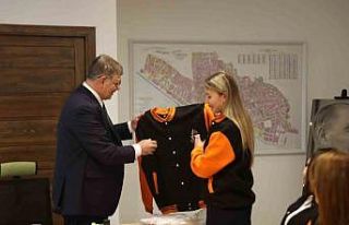 Güzelbahçe Gençlik’ten Başkan Tugay’a ziyaret