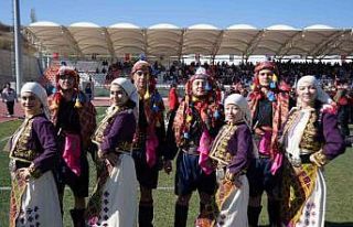 Halk oyunları ekibi Polonya’da düzenlenen yarışmada...
