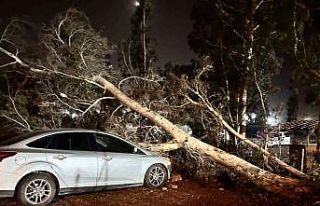 Hatay’da şiddetli fırtına etkisini hissettirdi