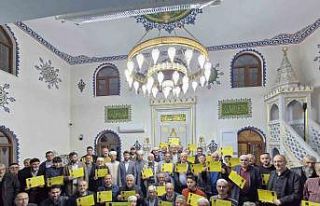 Hatimle teravihe katılan cemaate başarı belgesi