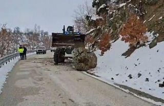 Hazarbaba Kayak Merkezi yolunda düşen kaya kaldırıldı