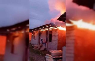 İftar vakti çıkan yangında ev küle döndü