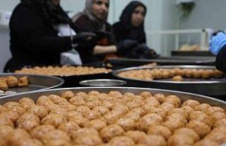 İhtiyaç sahiplerinin iftarı, gönüllülerin elinden