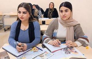 Irak ve İran’dan gelenler Yüksekova’da okuma...