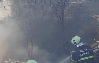 İskenderun’da evin bahçesinden alevler yükseldi