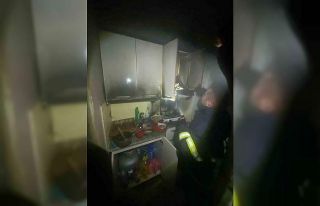 Isparta’da çıkan yangında dairenin mutfağı...