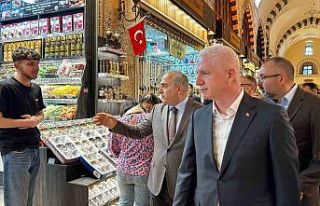 İstanbul Valisi Gül, Mısır Çarşısı esnafını...