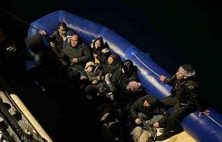 İzmir açıklarında 50 düzensiz göçmen yakalandı