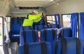 Jandarma ekipleri okul servis araçlarını denetledi