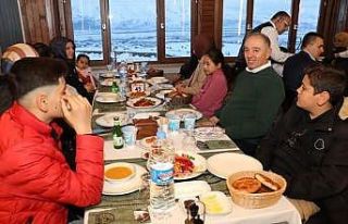 Jandarma iftarda çocukları ağırladı