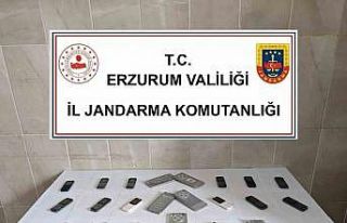 Jandarmadan kaçak telefon operasyonu