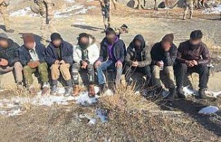 Kağızman’da 8 düzensiz göçmen yakalandı