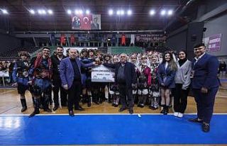 Kaleli öğrenciler halk oyunları yarışmasından...