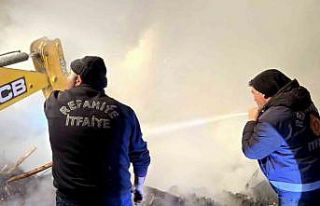 Kalkancı köyünde ev ve odunluk yandı