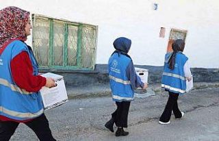 Karaman’da yurt öğrencileri yardım kolilerini...
