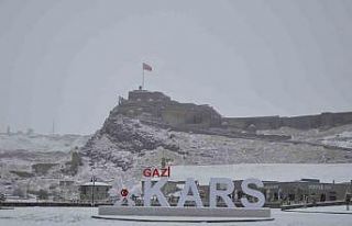 Kars beyaz örtüyle kaplandı