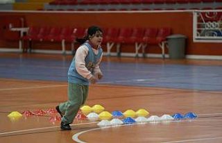 Kars’ta kız çocukları futbol oynayacak