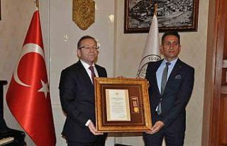 Kars’ta şehit ailelerine devlet övünç madalyası...
