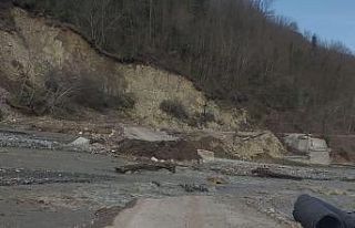Kastamonu’da heyelan nedeniyle 4 köy yolu ulaşıma...