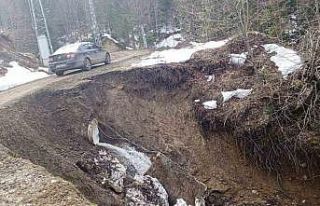 Kastamonu’da heyelan sebebiyle yol çöktü